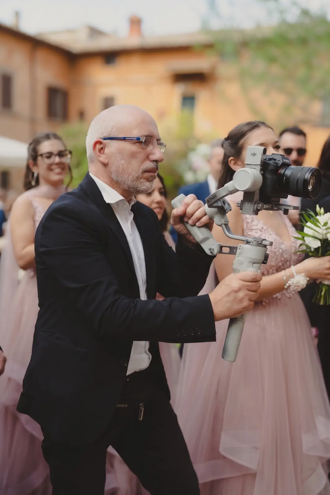 David Mayer Habib al lavoro durante un matrimonio